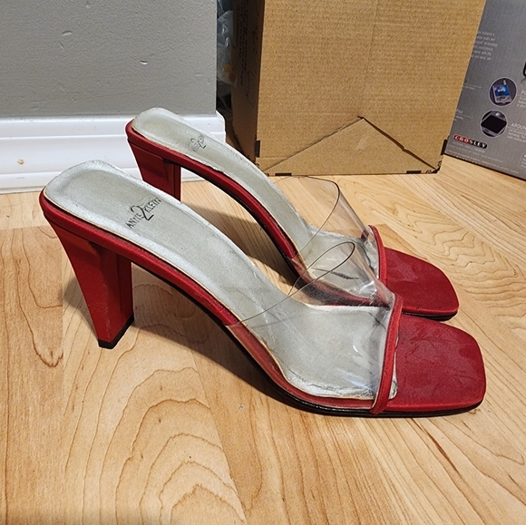 Women Anne Klein heels - Picture 2 of 3